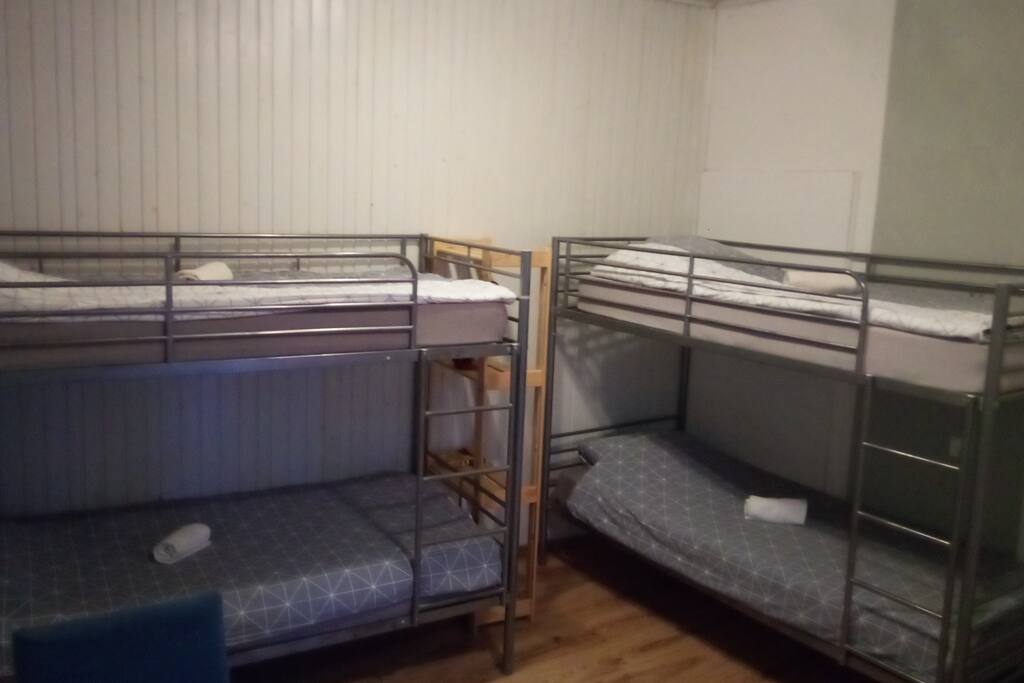 2 bunk beds