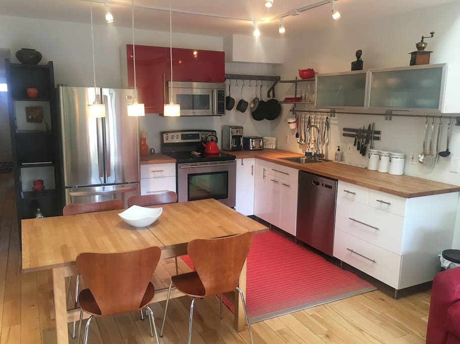 Fully furnished kitchen to make you feel right at home