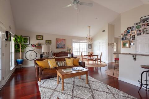 Super Clean and Comfy.   Reviews don’t lie.