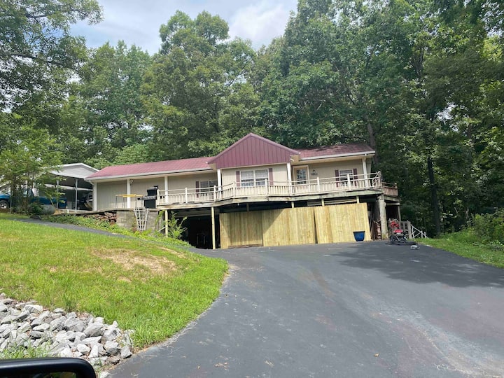 Little Hideaway in Little Bear Bay Cottages for Rent in Gilbertsville