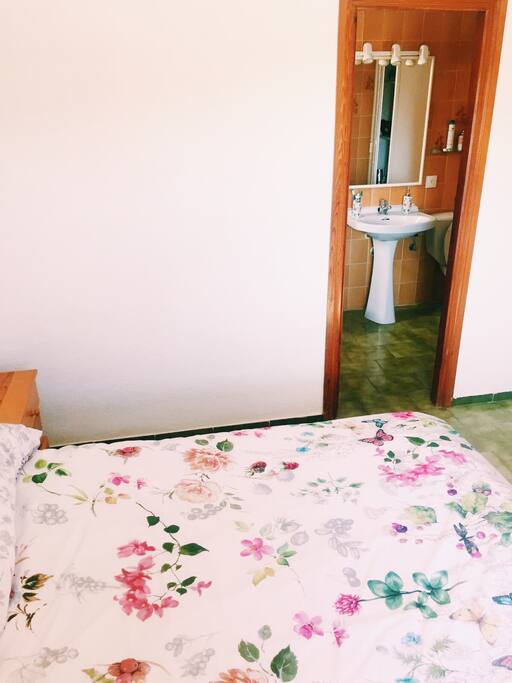 Habitacion con baño en suit
