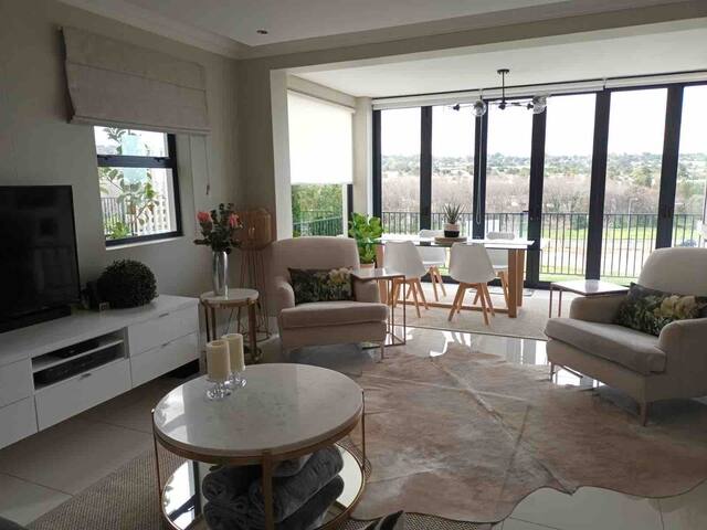 Stylish stay in the vineyards ~ 16 Songbird ! gallery image 4