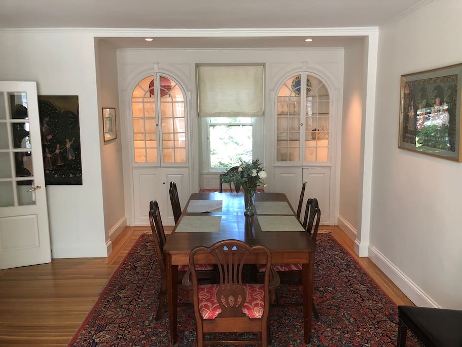 Maple dining room table with room for 10 place settings