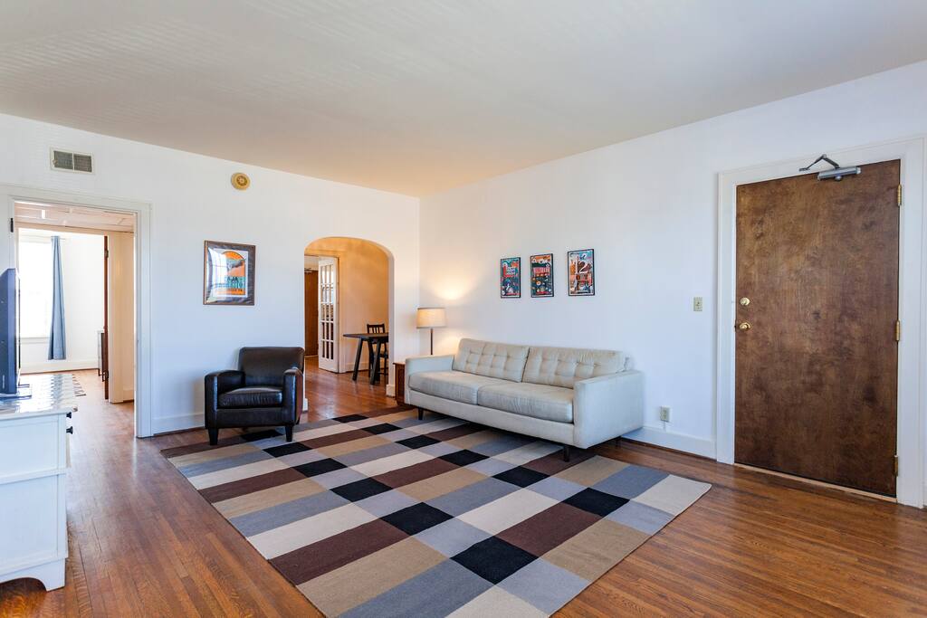 Permit #201527863
Living room