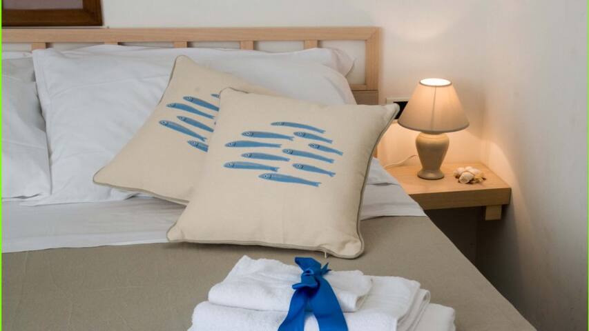 Exclusive villa with swimming pool on the sea gallery image 4