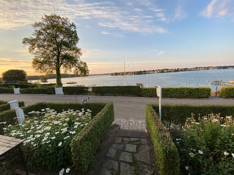 Beautiful holiday apartment in the middle of Smukke Troense.