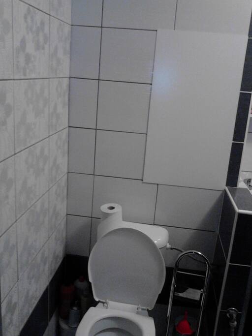 Sprchový kout + WC
