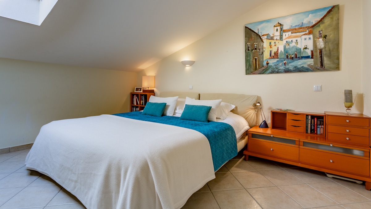 Основна спалня с легло Kingsize и климатик