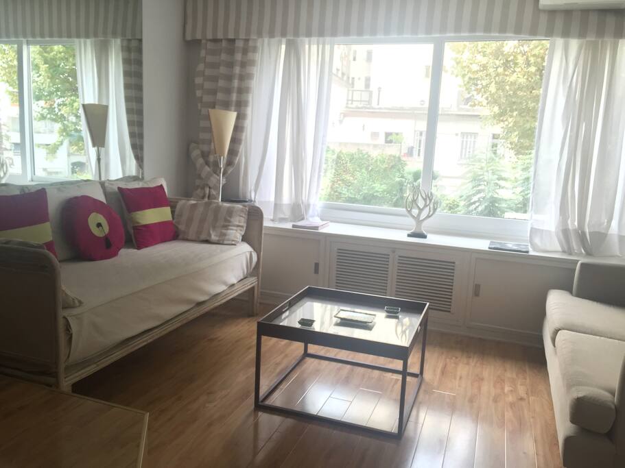 Especatcular studio con vista a jardines