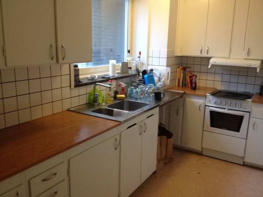 Kök, med kaffekokare och micro