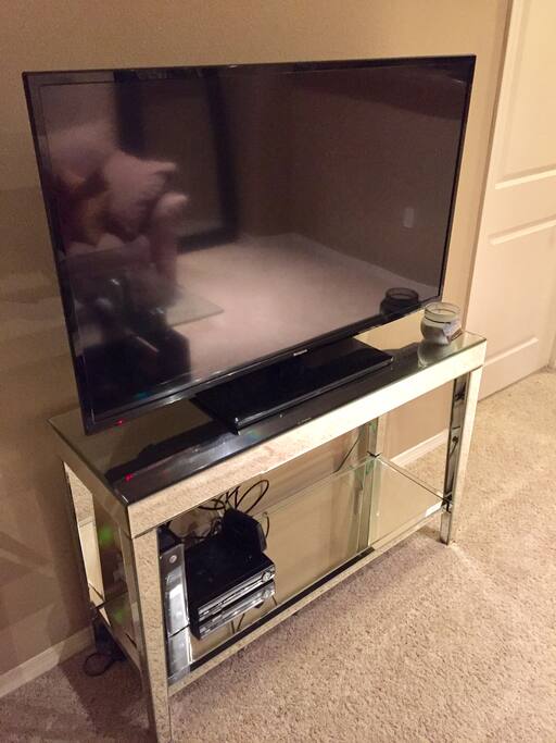 HDTV in the living room - Full movie package and cable! (HBO, STARZ ETC.)