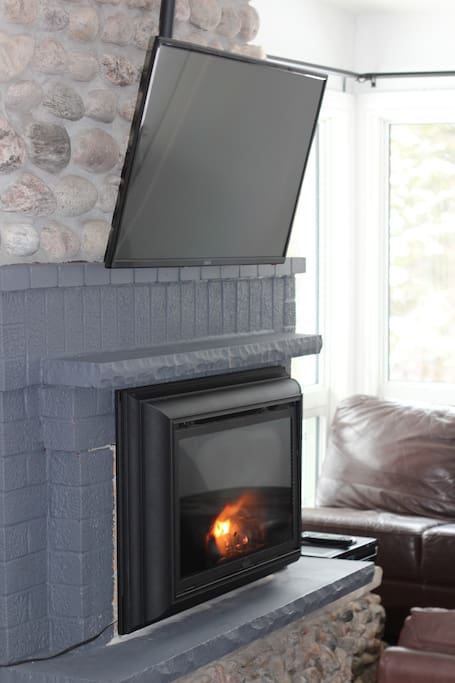 Fireplace/ TV