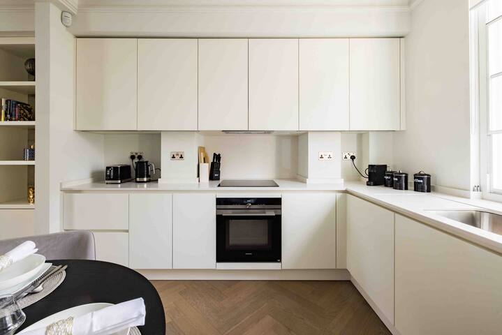 Mr Belgrave Deluxe + Air Con gallery image 5