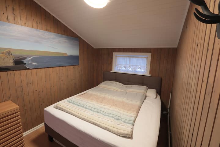 חדר מס '1
מיטה זוגית 180x200 סמ. 
מיטה חדשה מאז 2018, מאוד נוחה