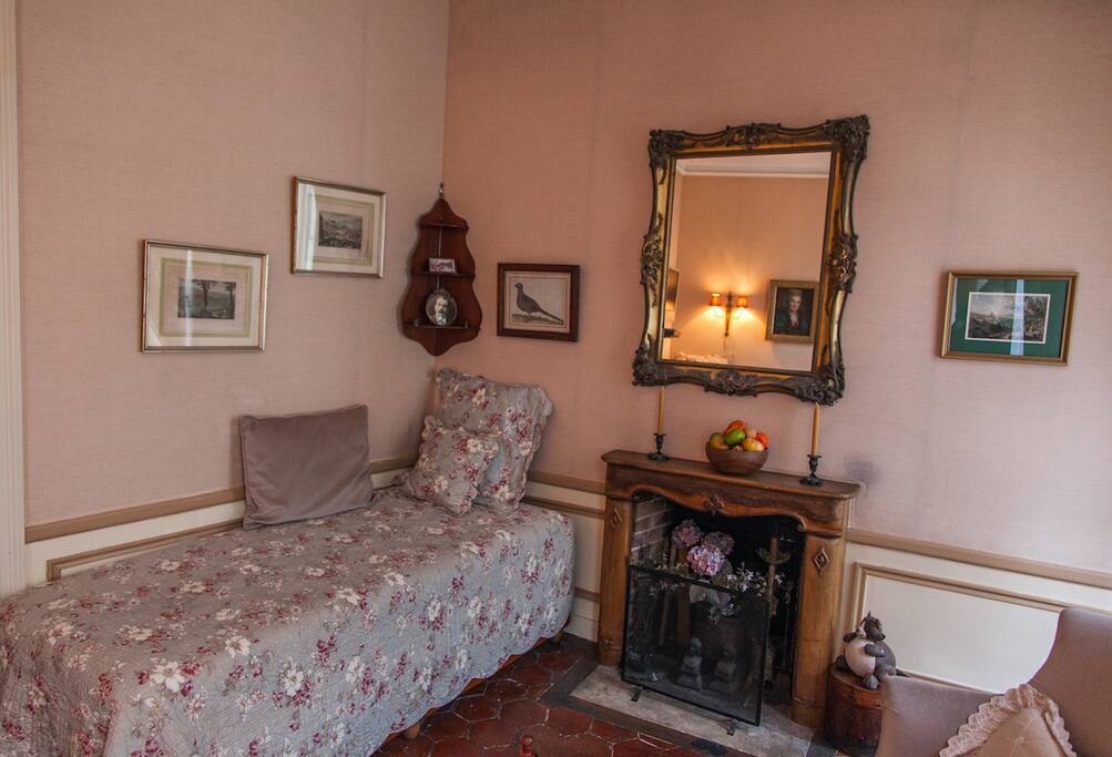 Room 1 with 2 single beds
