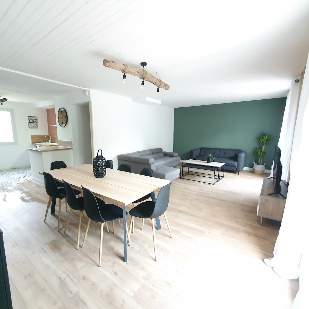 Popular Airbnb listing: Provence house with heated pool in Bollène