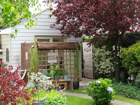 Tiny House De Libel in Oostkapelle (with 2 bikes)