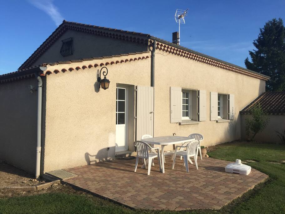 Entrée principale et terrasse