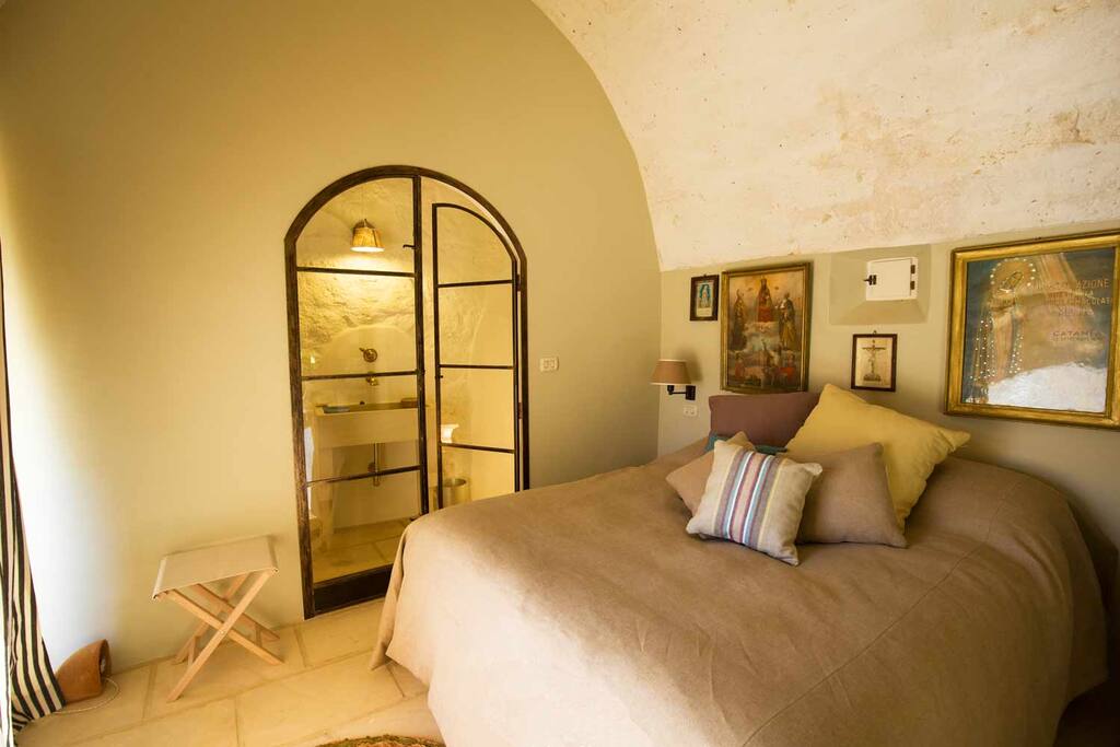 camera da letto ad ovest, con bagno privato