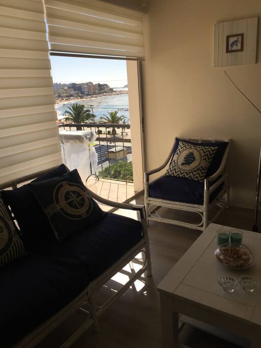 vista al mar desde el living comedor.