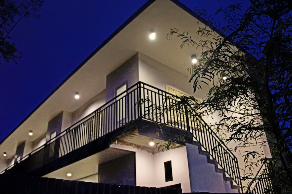 East wing apartment