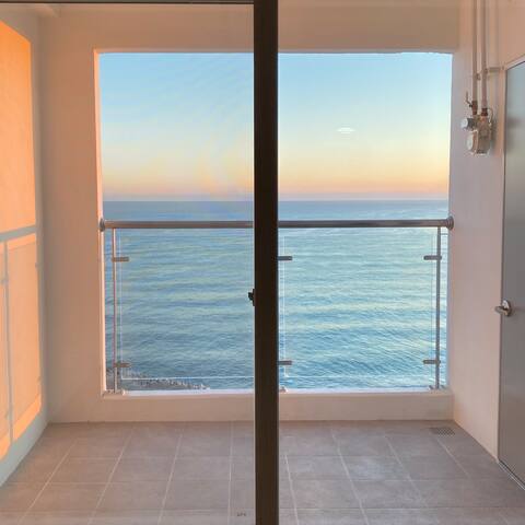 “Sokcho”/Disney Plus available/lg Cinebeam/Sunrise from bed/Bidet installed