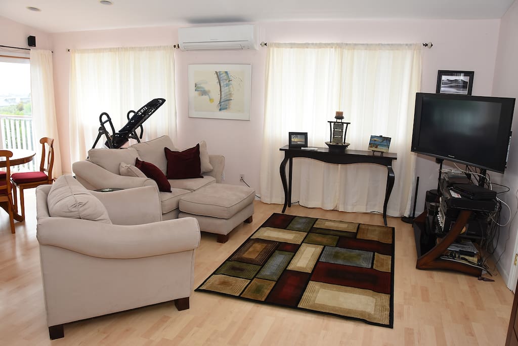 Large cable TV's in both rooms.