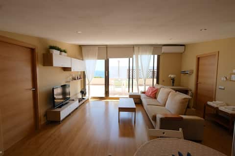 Popular Airbnb listing: Penthouse in Cala Romana, Tarragona in Tarragona