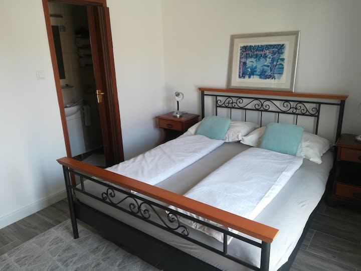 חדר אחד עם חדר רחצה