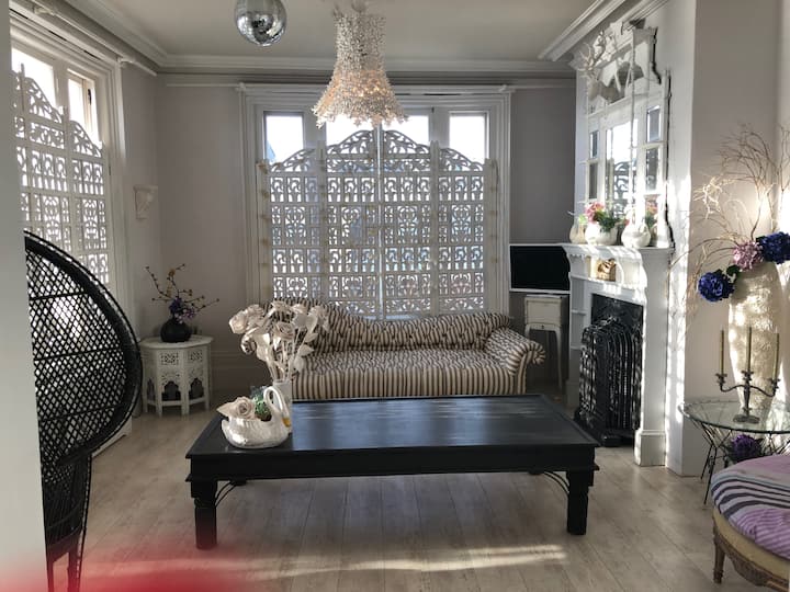 Fantastic Seafront House Views Across The Channel - Deal
