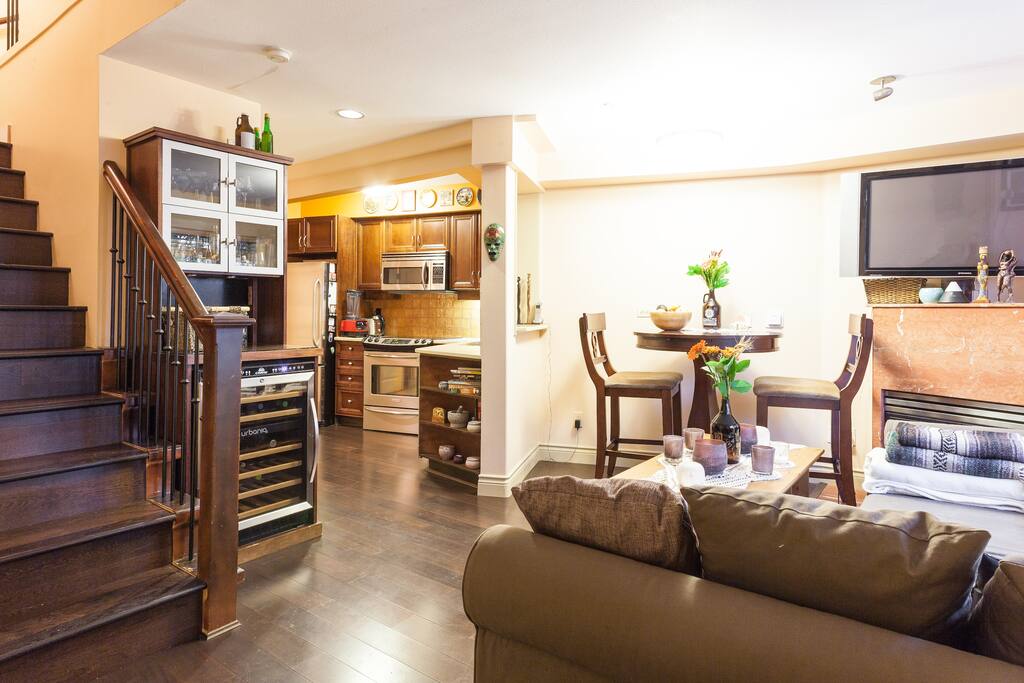 You would look good standing right here. This is the view when you walk into the door.