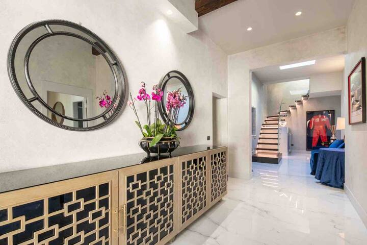 Panoramic terrace’s with prosecco and Jacuzzi ! gallery image 2