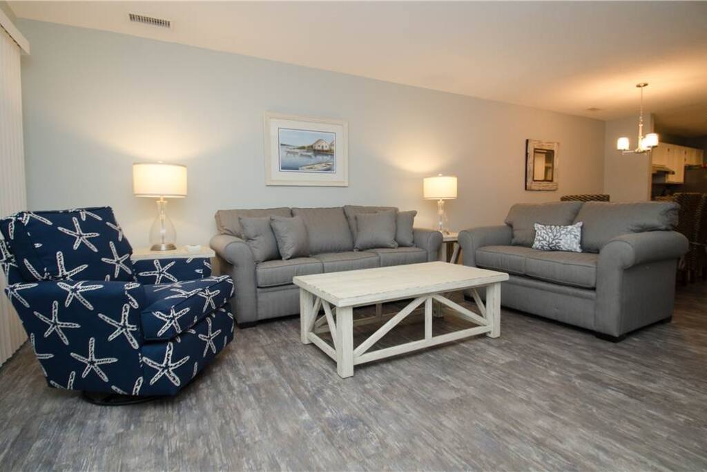 Couch,Furniture,Indoors,Room,Chair