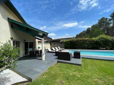 Family villa 8 people 4 air-conditioned bedrooms + pool