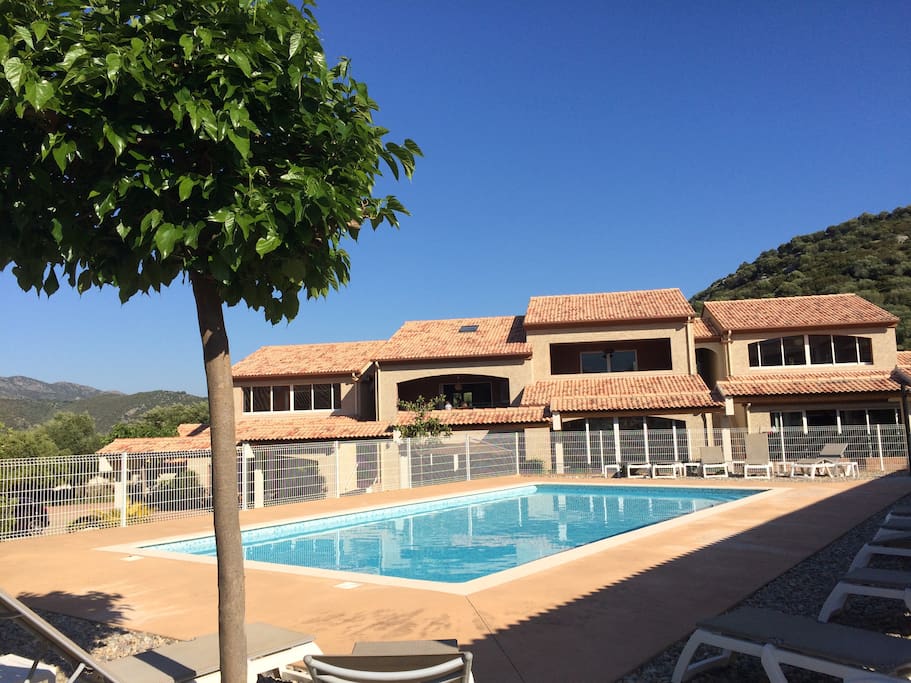 Petite copropriété 14 appartement avec belle piscine