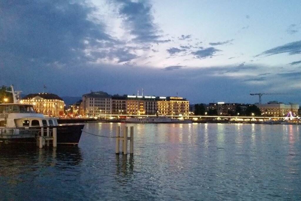 The lake is 4mn walk from the apartment