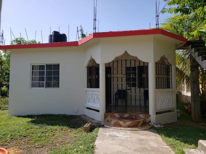 Cheerful Two Bedroom Home With Free Parking - Negril