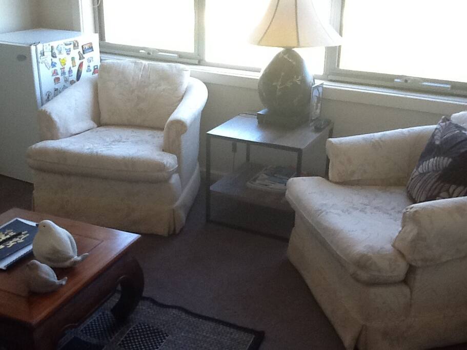 Private separate sitting room with 42inch TV, Foxtel Platinum pack and Wi Fi. Please tap photos for full view