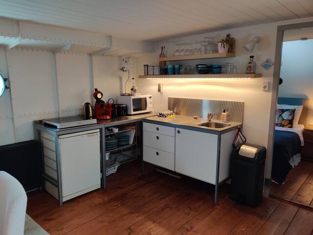 Ship’s hold on houseboat “Mizar” gallery image 4