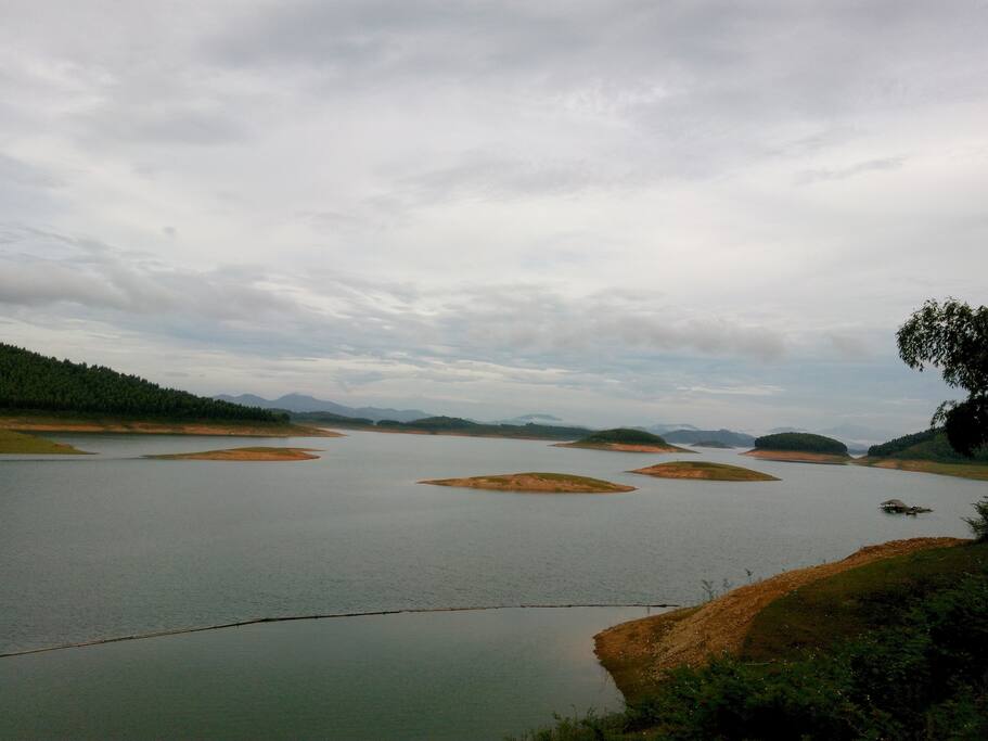 Thác Bà Lake