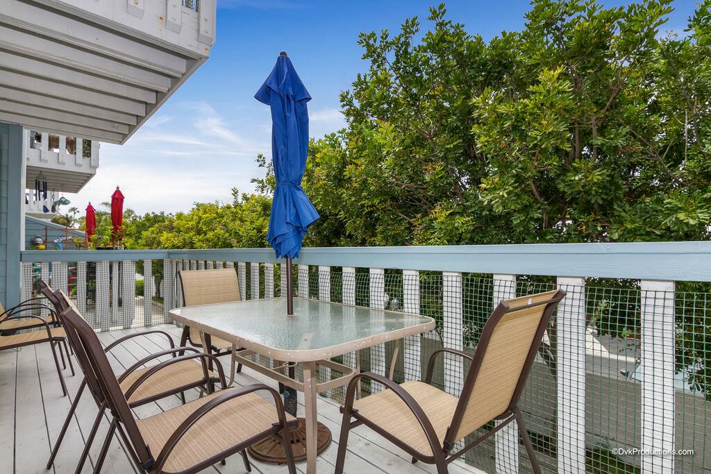 Balcony- Enjoy your meal while enjoying Southern california