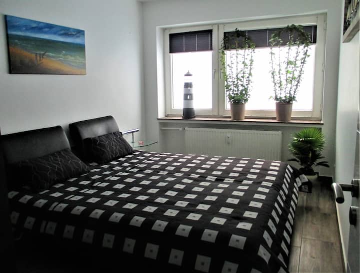 ห้องนอนพร้อมเตียงโทร 180 x 200 ซม. ฐานรองที่นอนปรับไฟฟ้าได้