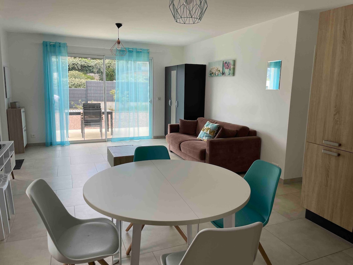 Successful Airbnb property: Quiet independent ground floor in Ajaccio