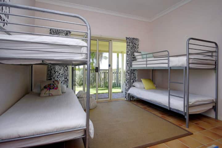 ห้องเตียงสองชั้น - นอนได้ 6 คน