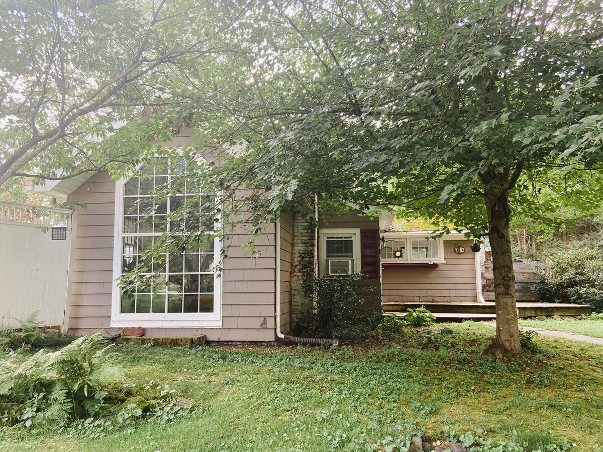 Private Tiny House Farm like setting Tiny houses for Rent in