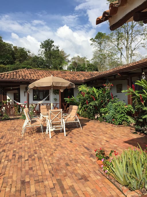 Terraza de la casa con vista a la montaña