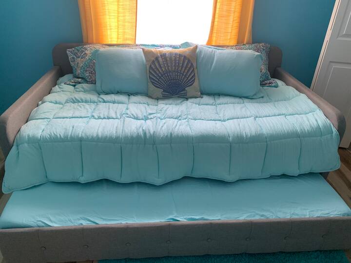 Kitanda cha mchana na trundle