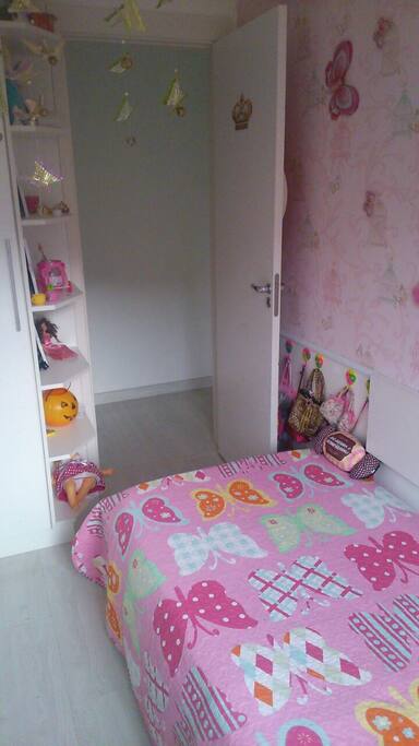 Room - Picture 2