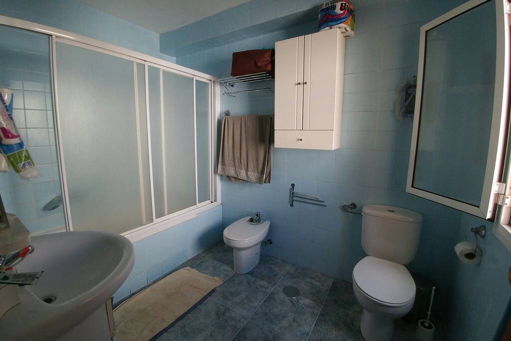 big bathroom with towels, shower gel and other amenities.