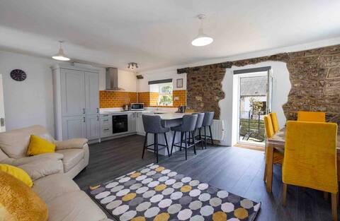 The Granary - with hot tub and pool near Tenby
